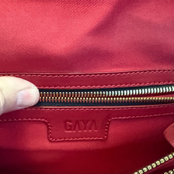 Stunning Leather GAYA Red Crossbody or handbag Bag with Gold Accents - Picture 13 of 15